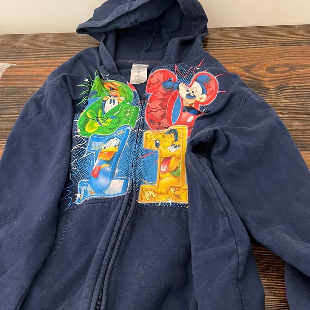 Disney 2011 Sweater Size small